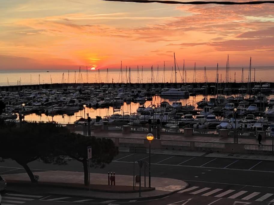 Mar Y Montana - L'Hospitalet De L'Infantアパートメント エクステリア 写真